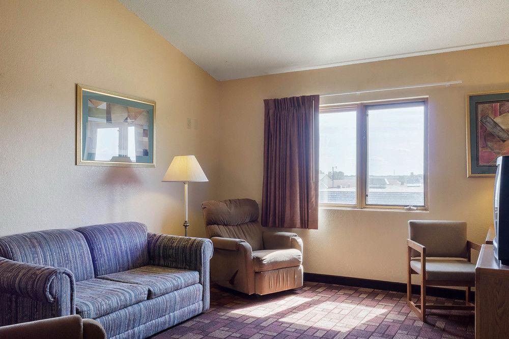 Econo Lodge Watertown Buitenkant foto