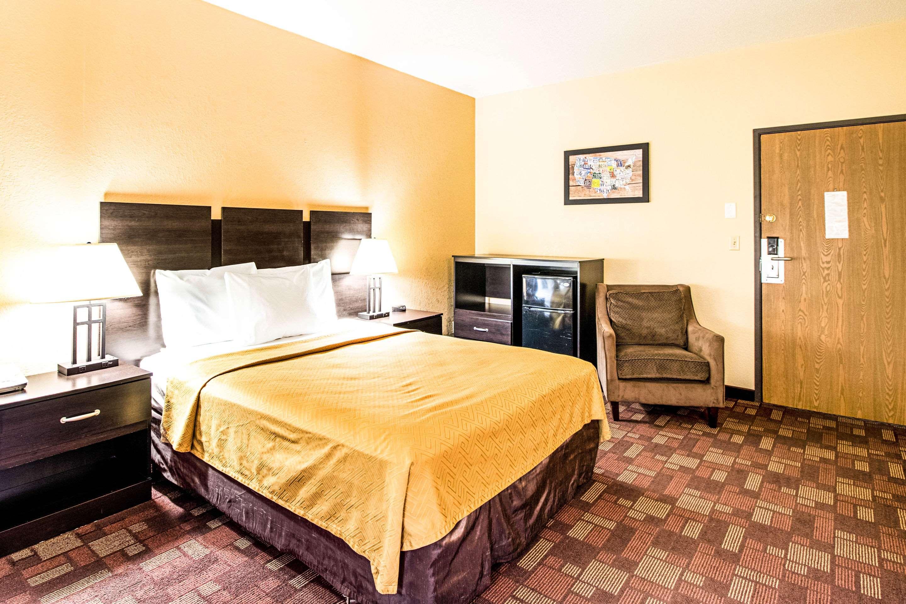 Econo Lodge Watertown Buitenkant foto