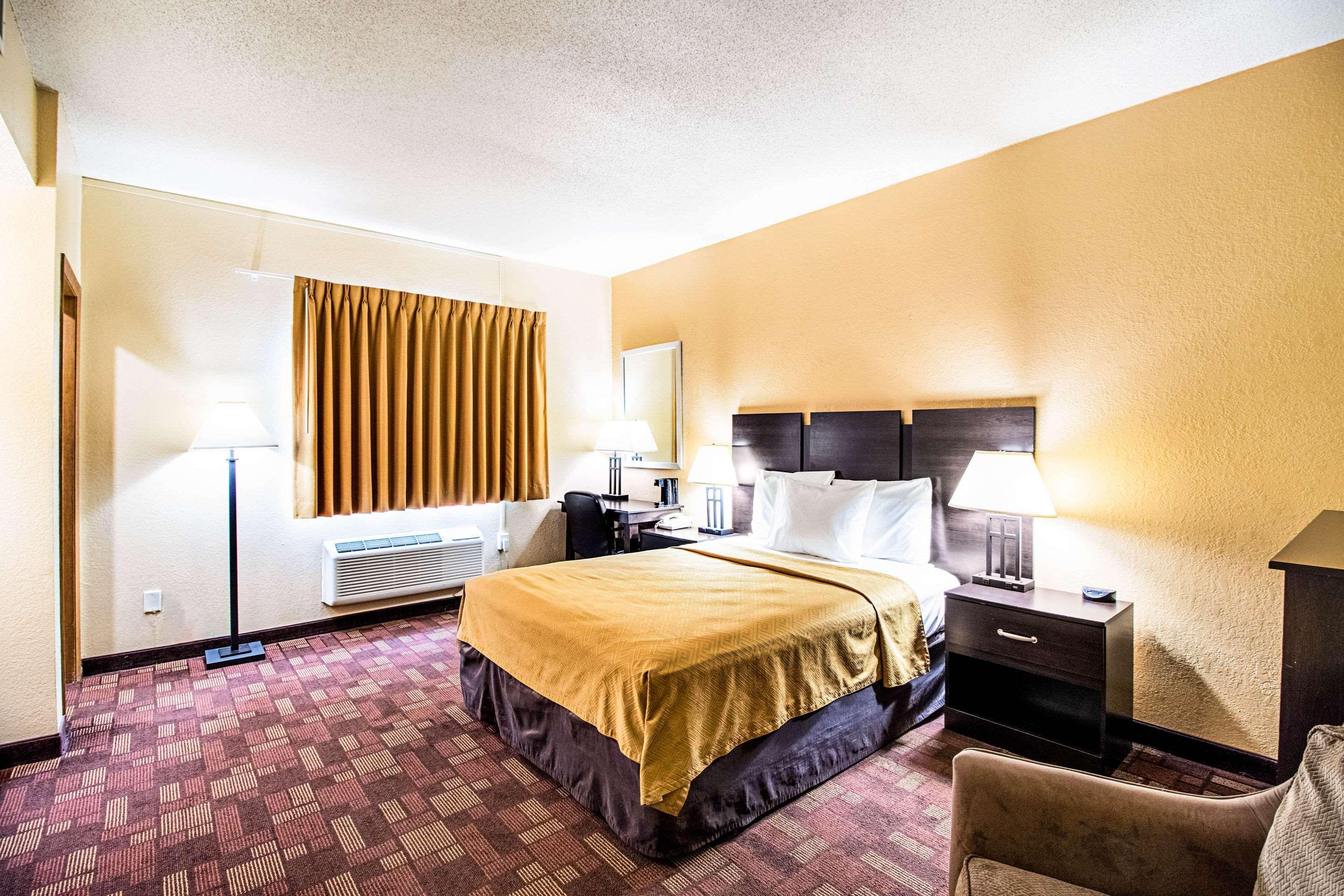 Econo Lodge Watertown Buitenkant foto