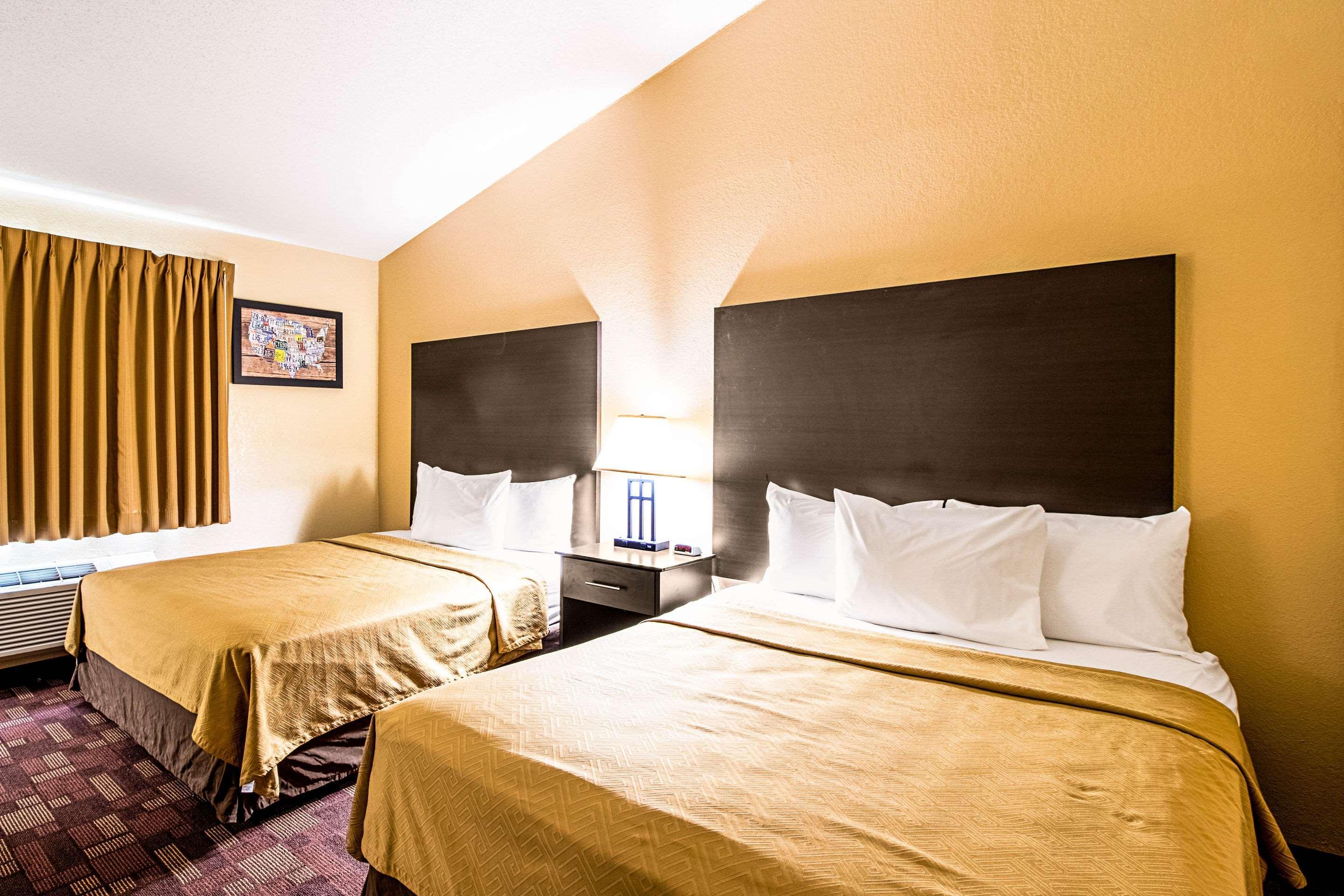Econo Lodge Watertown Buitenkant foto