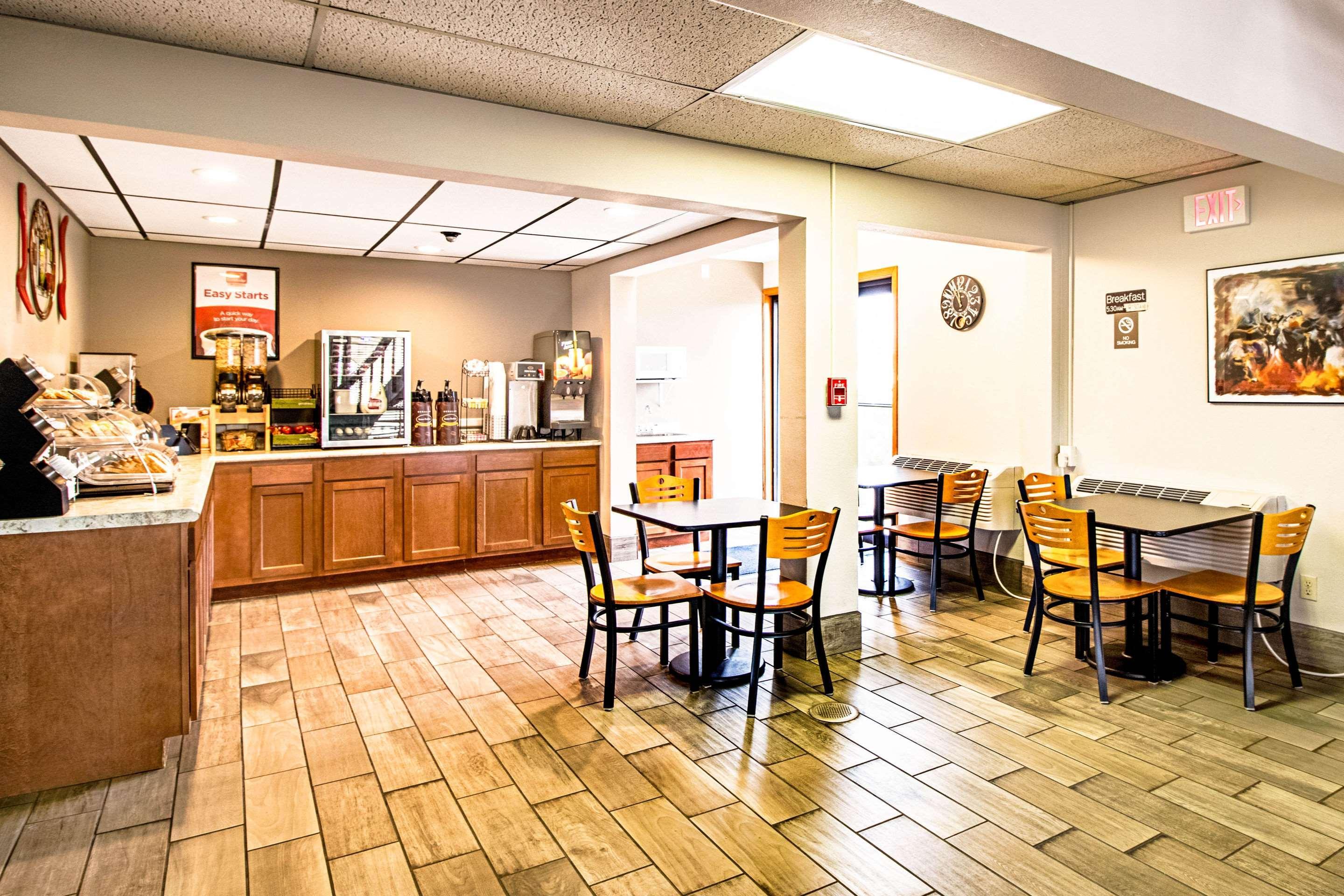 Econo Lodge Watertown Buitenkant foto