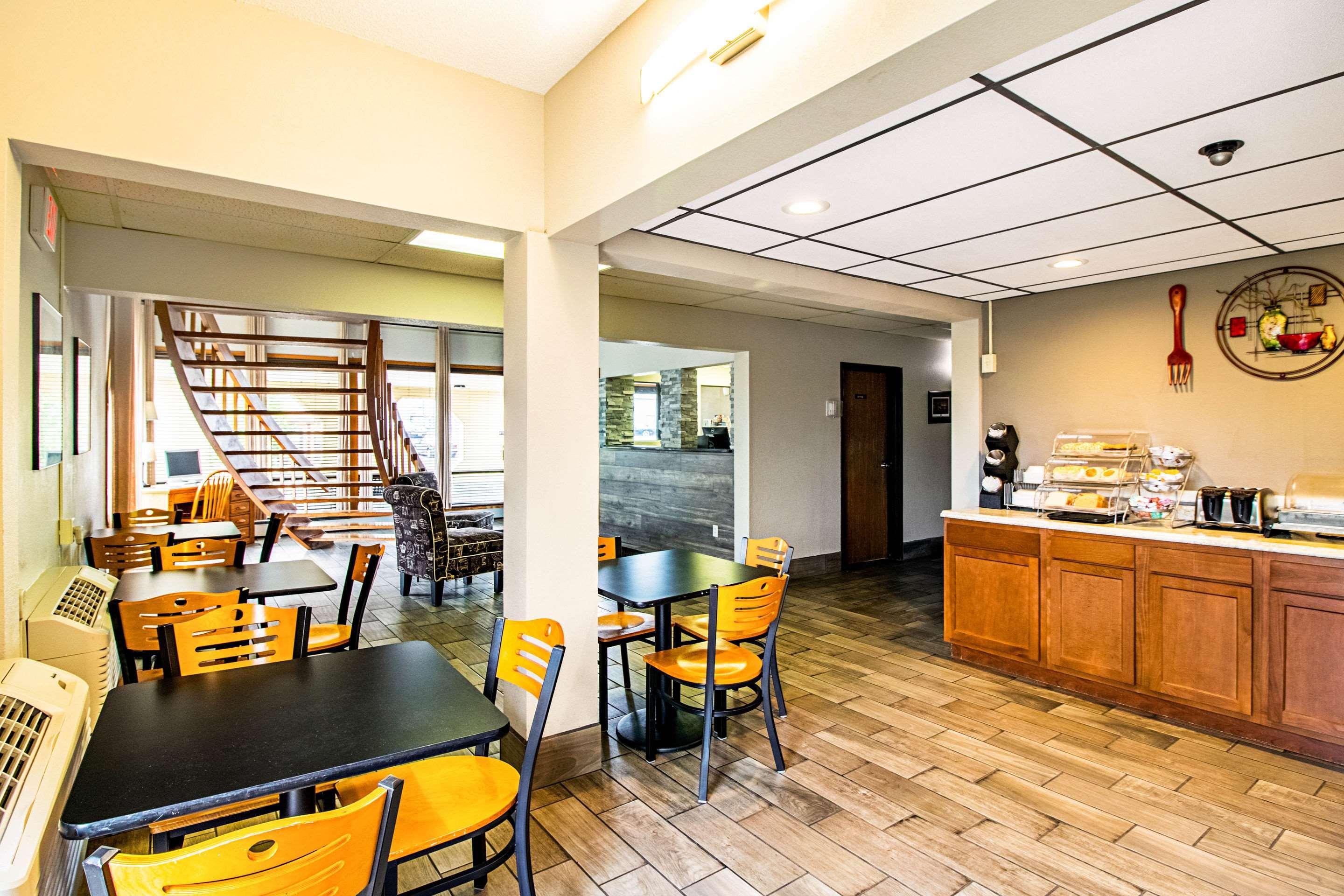Econo Lodge Watertown Buitenkant foto