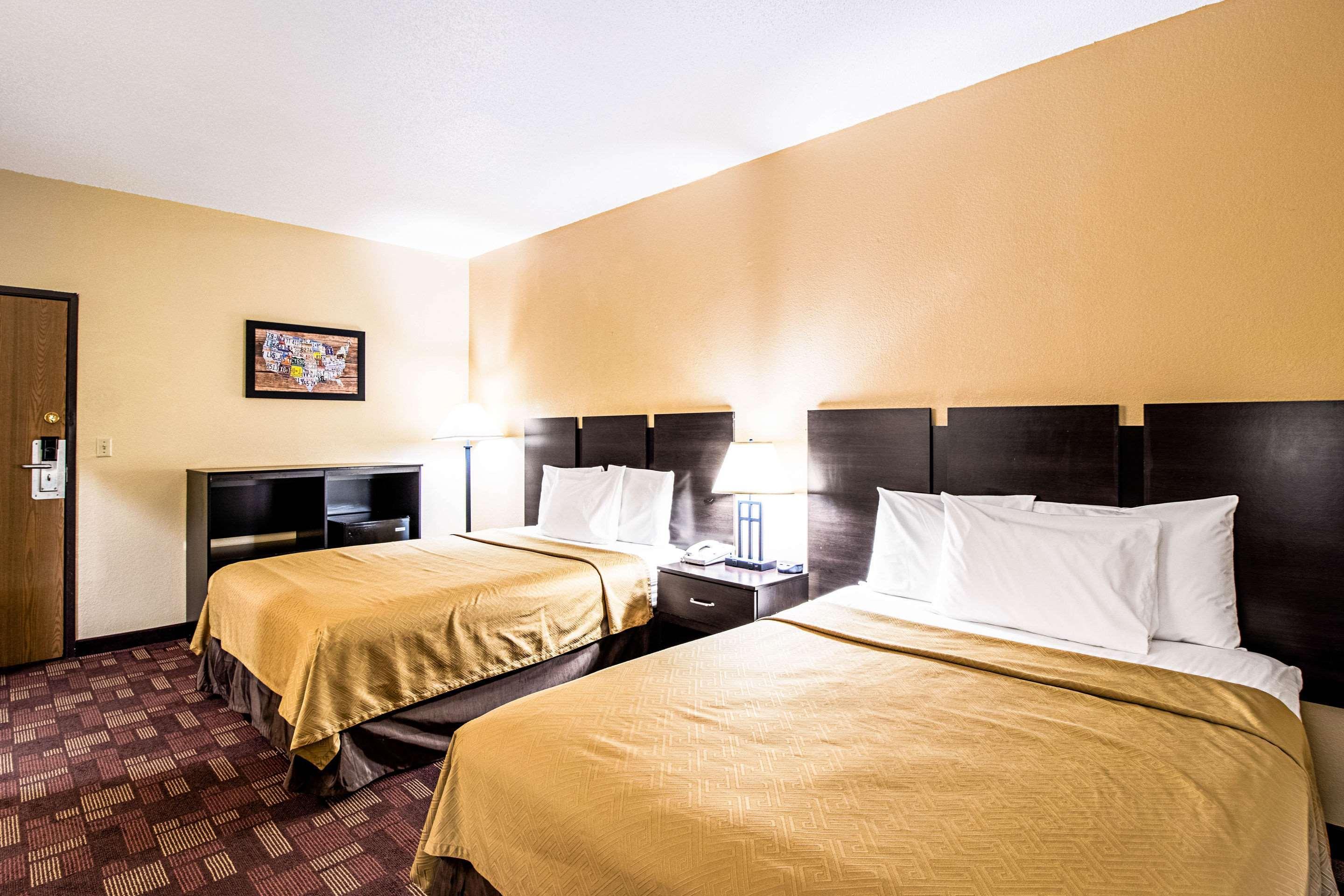 Econo Lodge Watertown Buitenkant foto