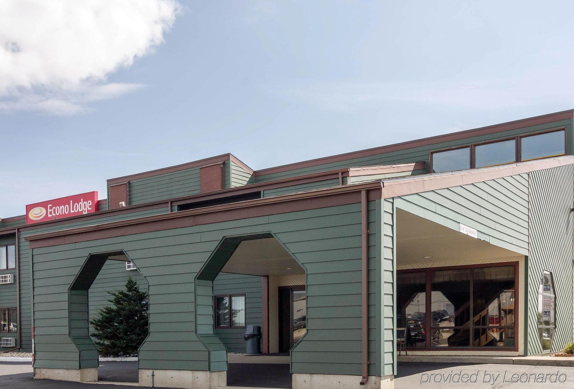 Econo Lodge Watertown Buitenkant foto