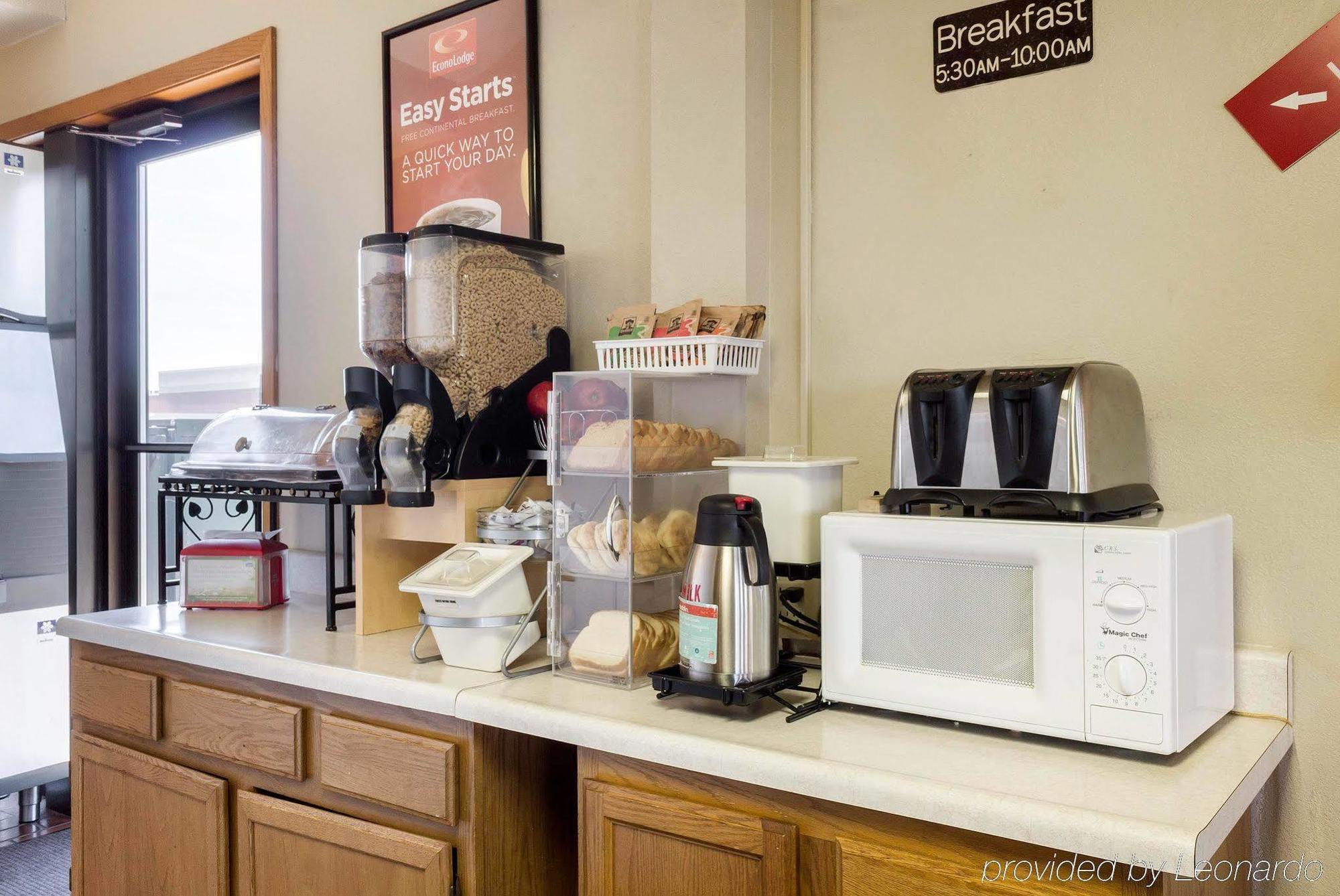 Econo Lodge Watertown Buitenkant foto
