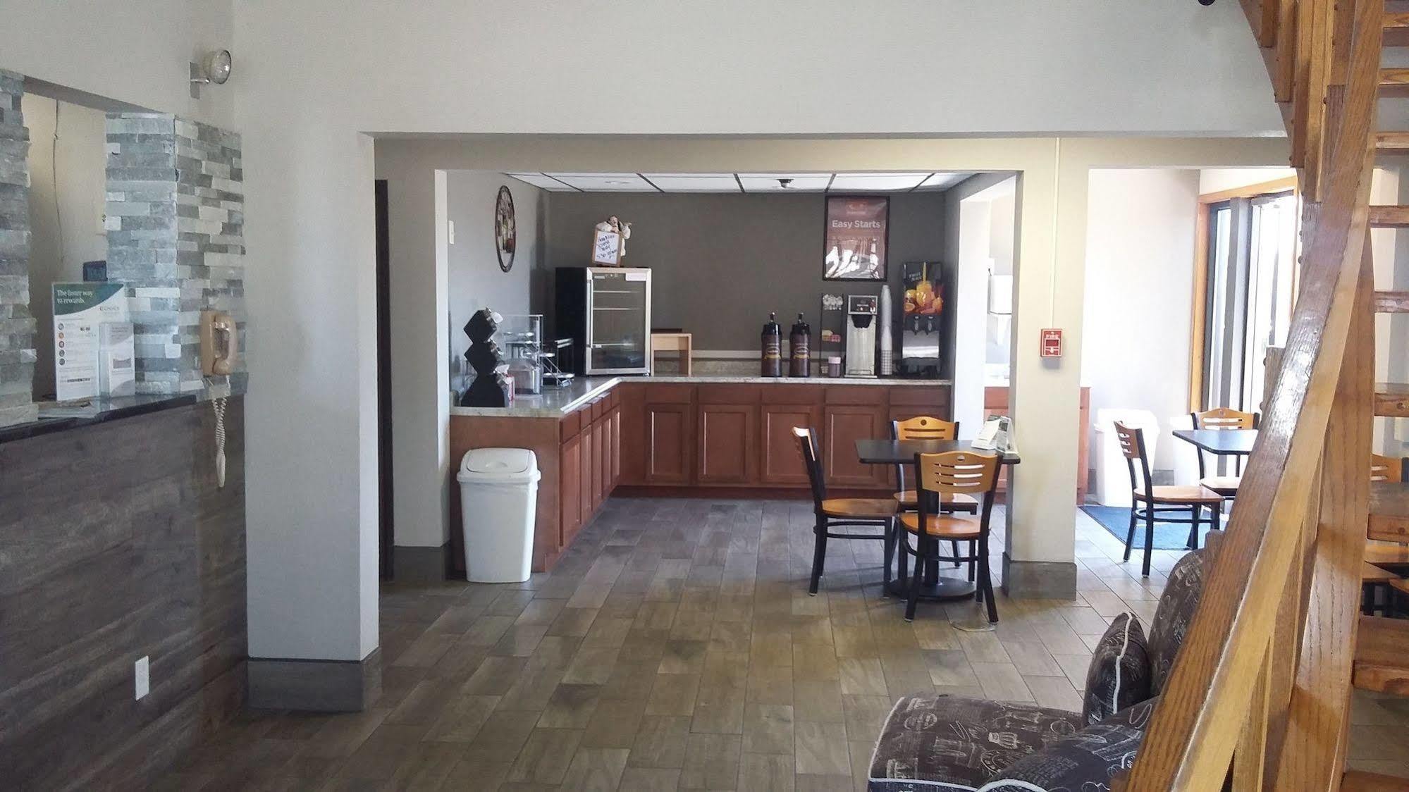 Econo Lodge Watertown Buitenkant foto