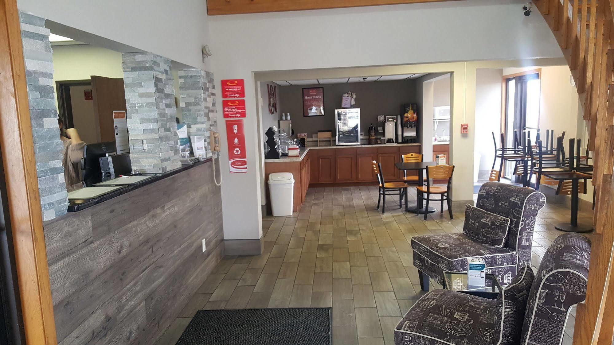 Econo Lodge Watertown Buitenkant foto